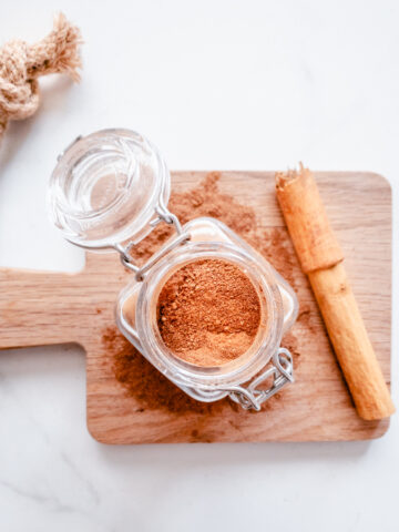 apple spice mix in a glass spice jar