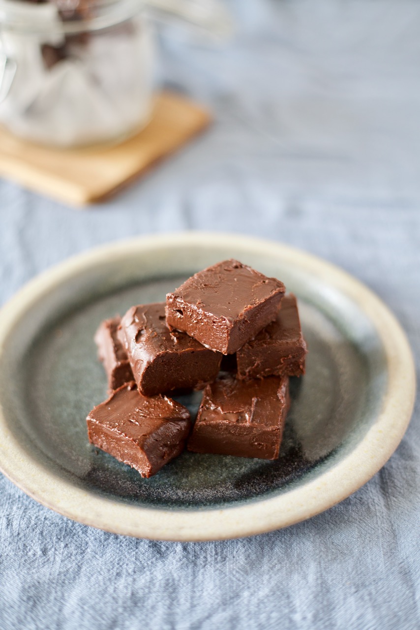 4-ingredient easy Chocolate fudge recipe - The Simpler Kitchen